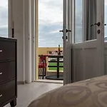 Palace Queen Mary I Luxury Rooms