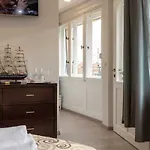 Palace Queen Mary I Luxury Rooms