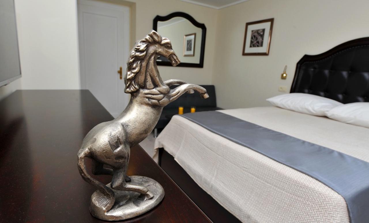 Palace Queen Mary I Luxury Gostinjska kuća
