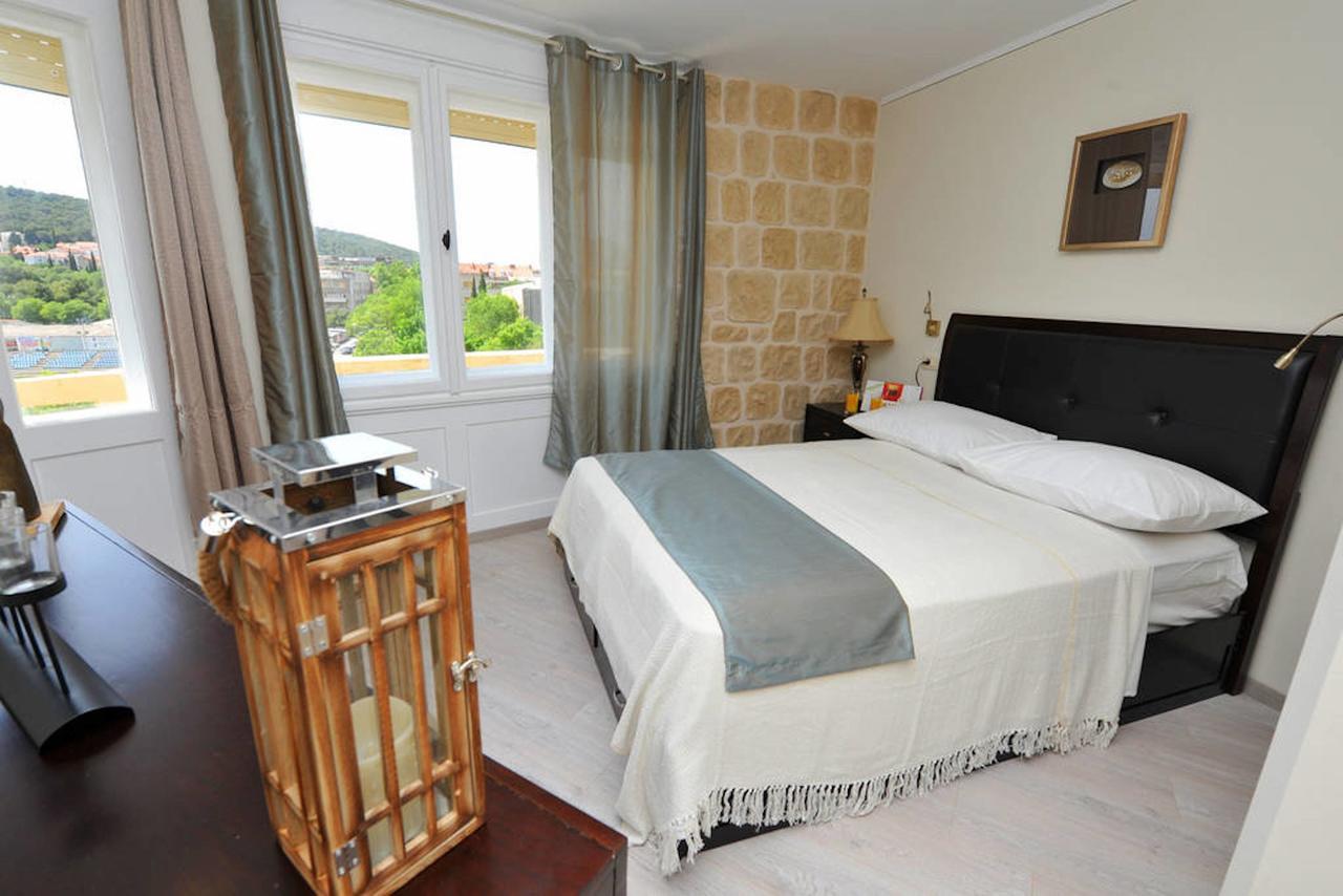 Palace Queen Mary I Luxury Gostinjska kuća