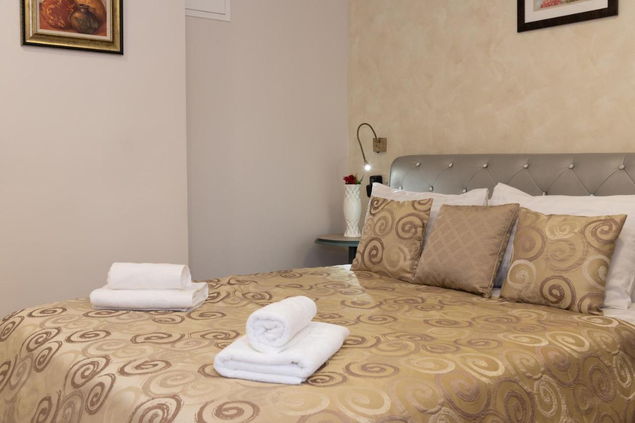 Palace Queen Mary I Luxury Gostinjska kuća 4*