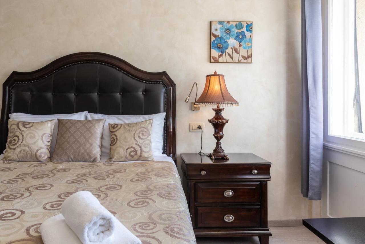 Palace Queen Mary I Luxury Split