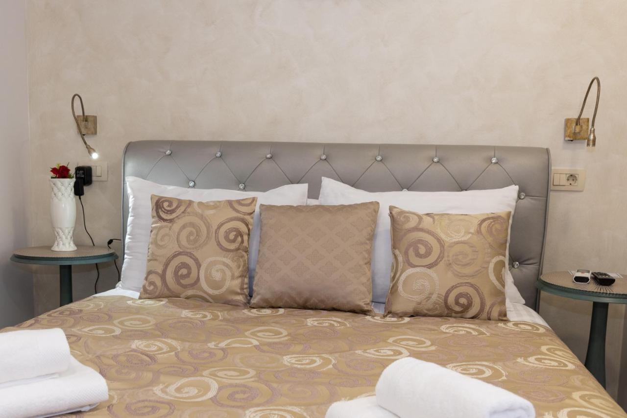 Palace Queen Mary I Luxury