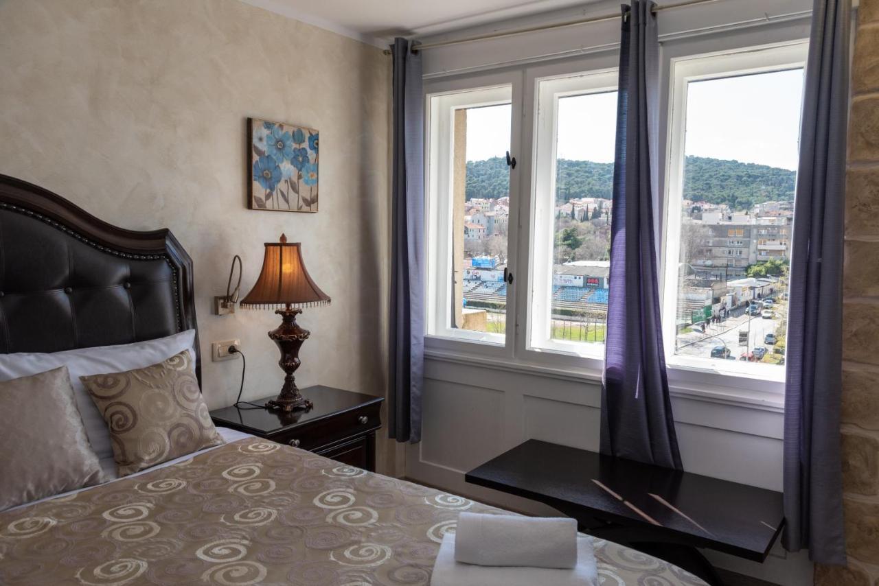 Palace Queen Mary I Luxury Gostinjska kuća 4*