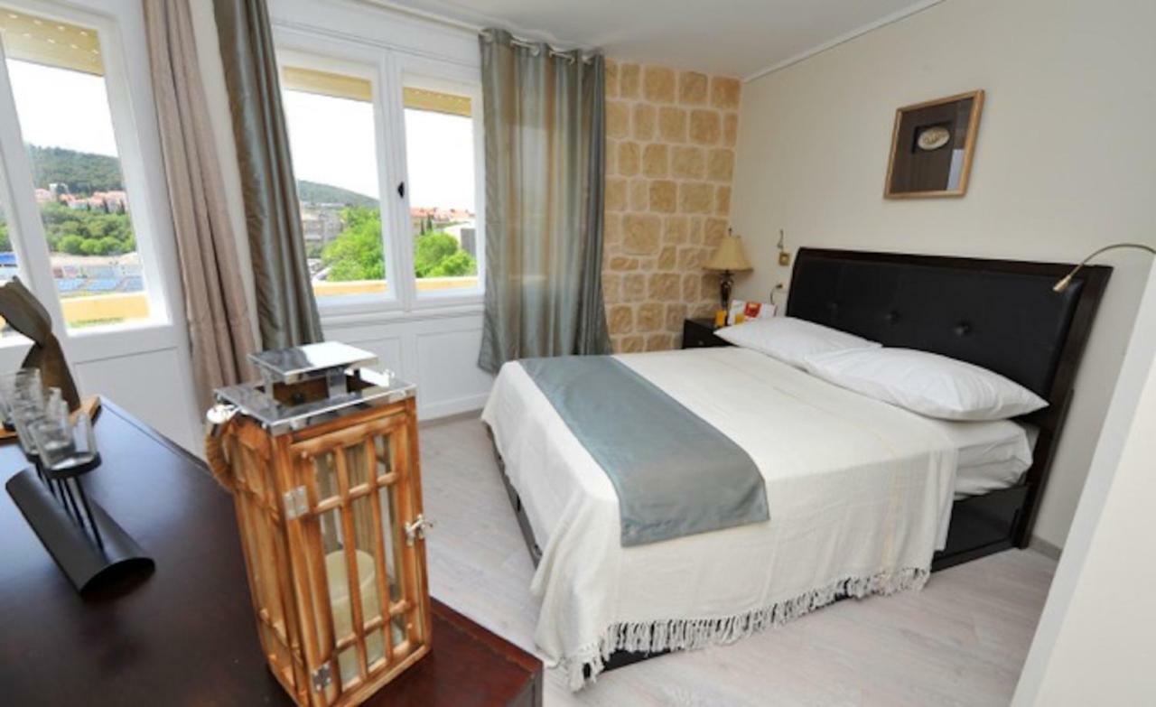 Palace Queen Mary I Luxury Guest house